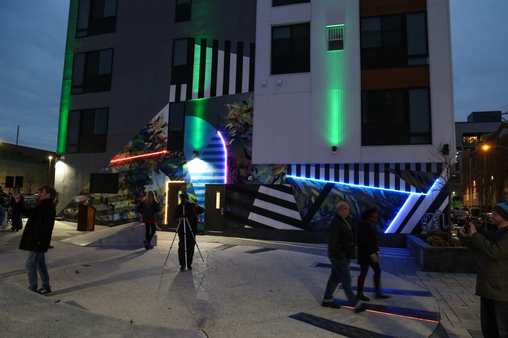 Brilliant New Philly Mural Mixes Paint, LED Lights, and Augmented&nbsp;Reality